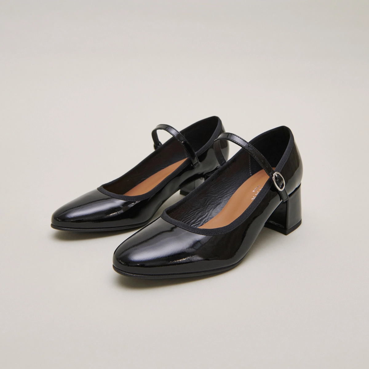 Heeled slippers in black patent leather | DALMATIE