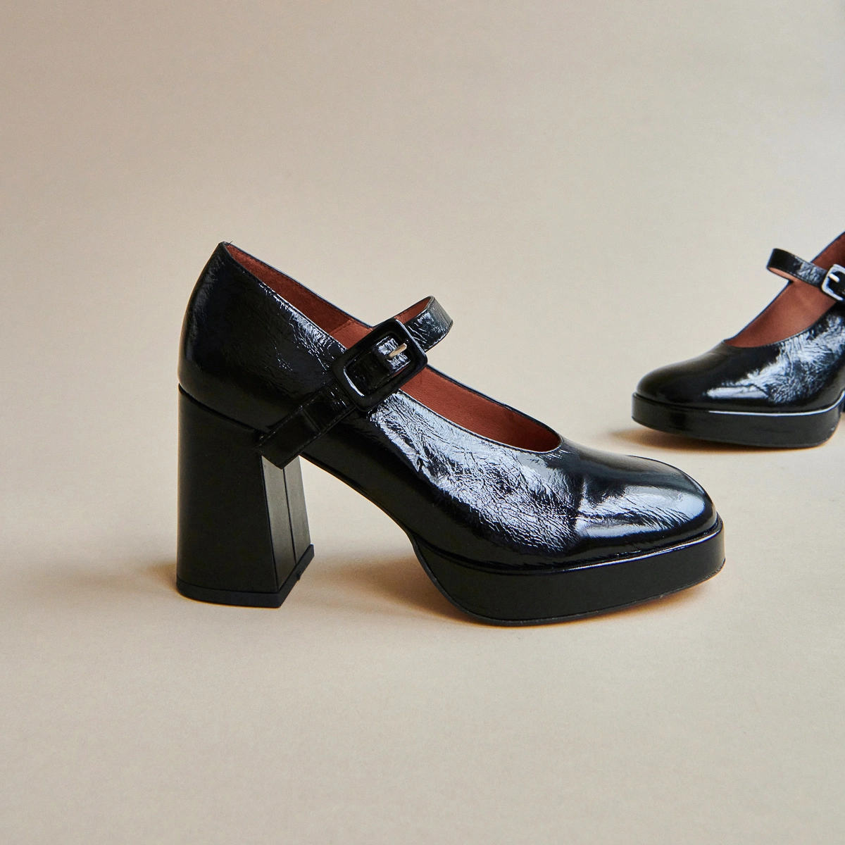 Square-toe platform slippers in black shiny leather | VESOUL