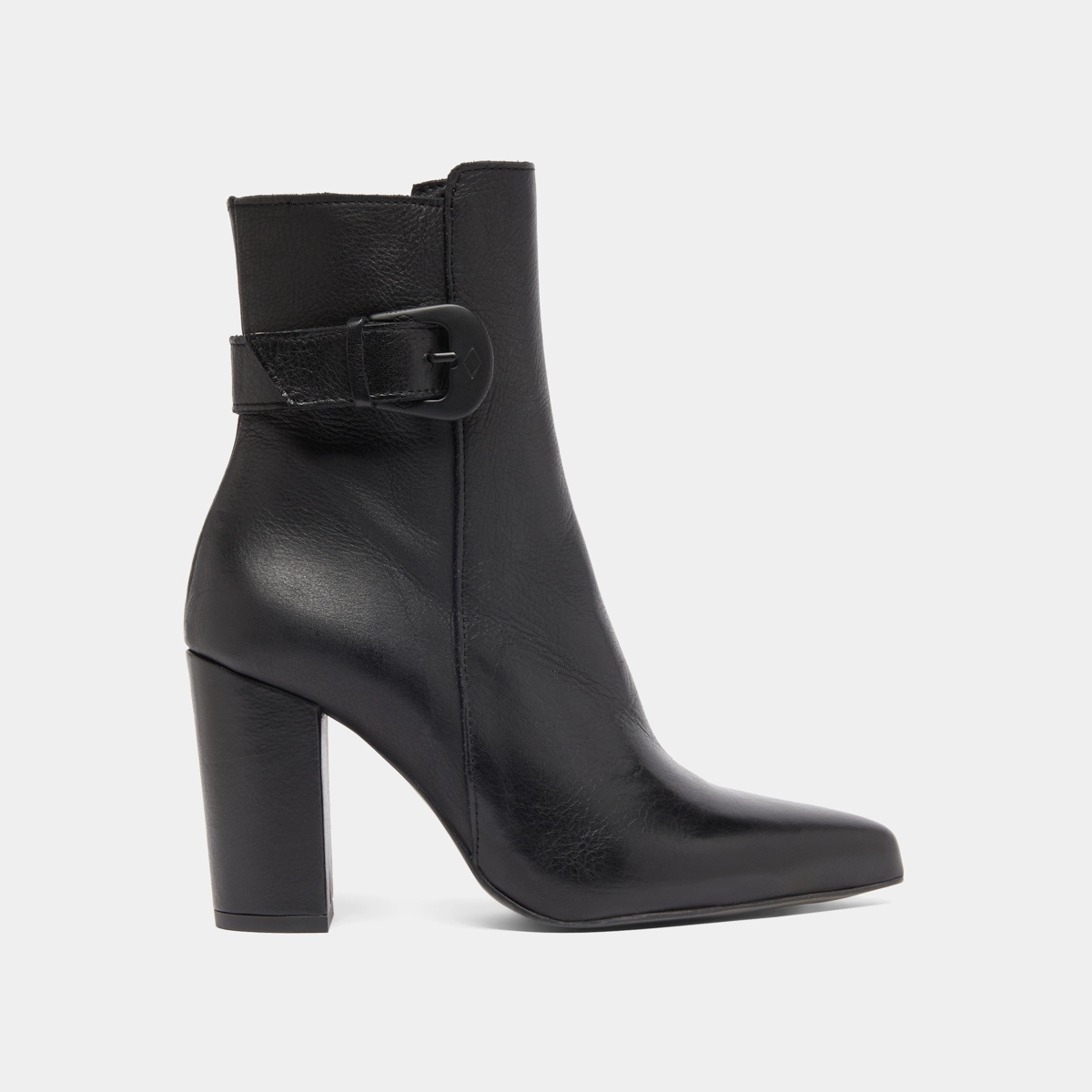 Pointed toe boots with buckles in black leather | BETH