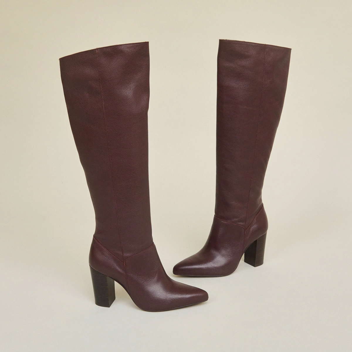 High boots with heels and pointed toes in burgundy leather | BETHANY