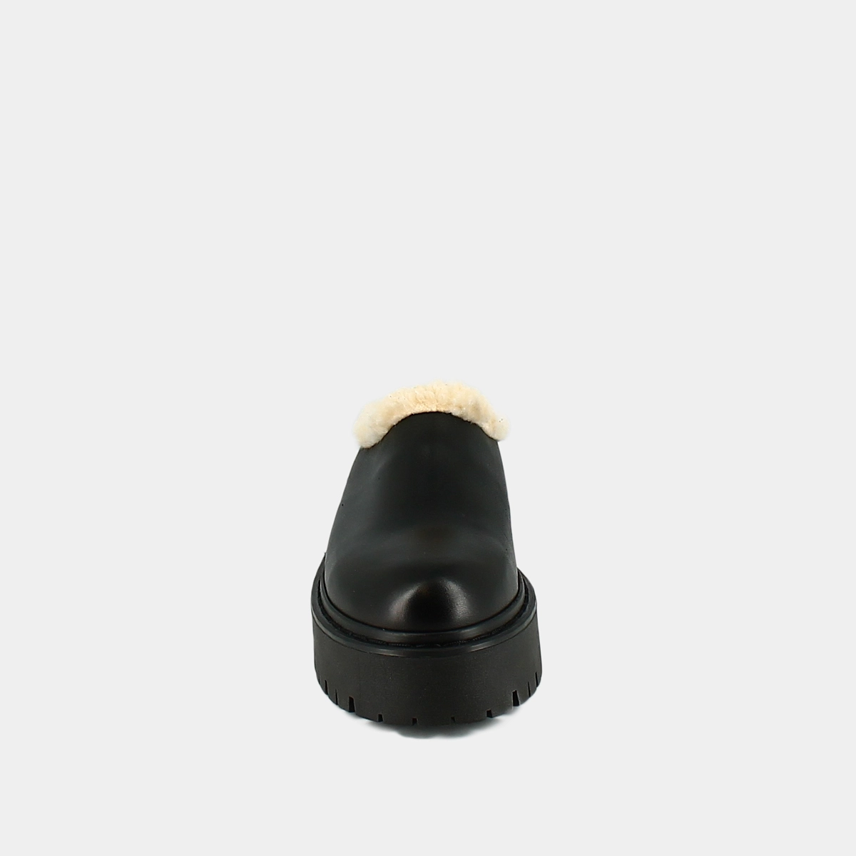 Round-toed mules with notched soles in black leather | RAYA