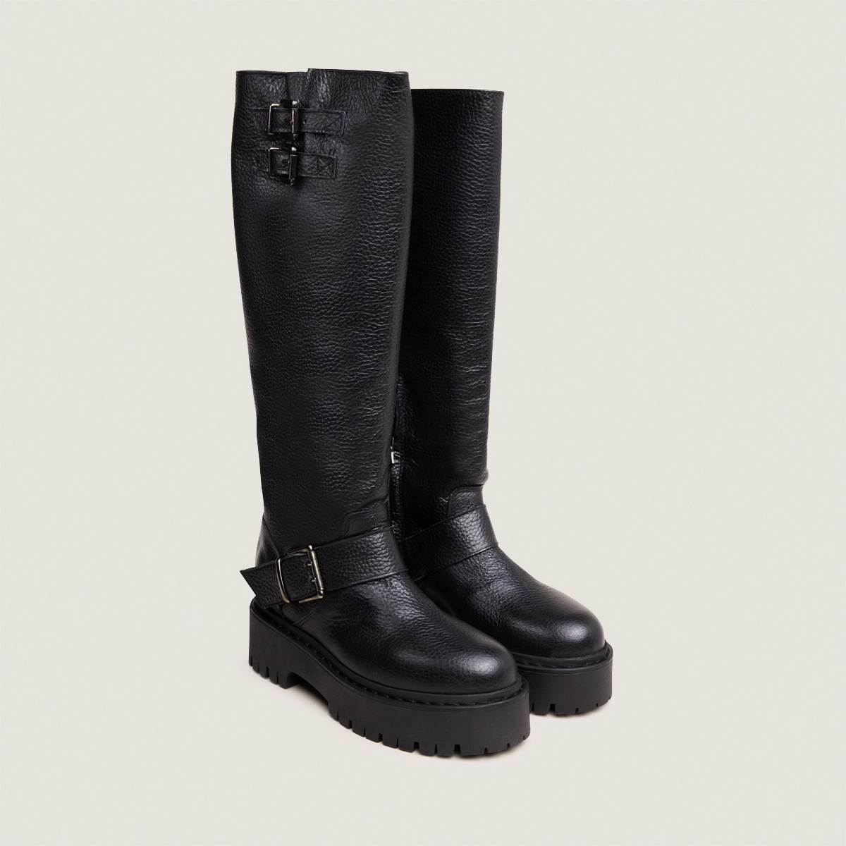 Boots with straps and notched soles in black grained leather | REINE