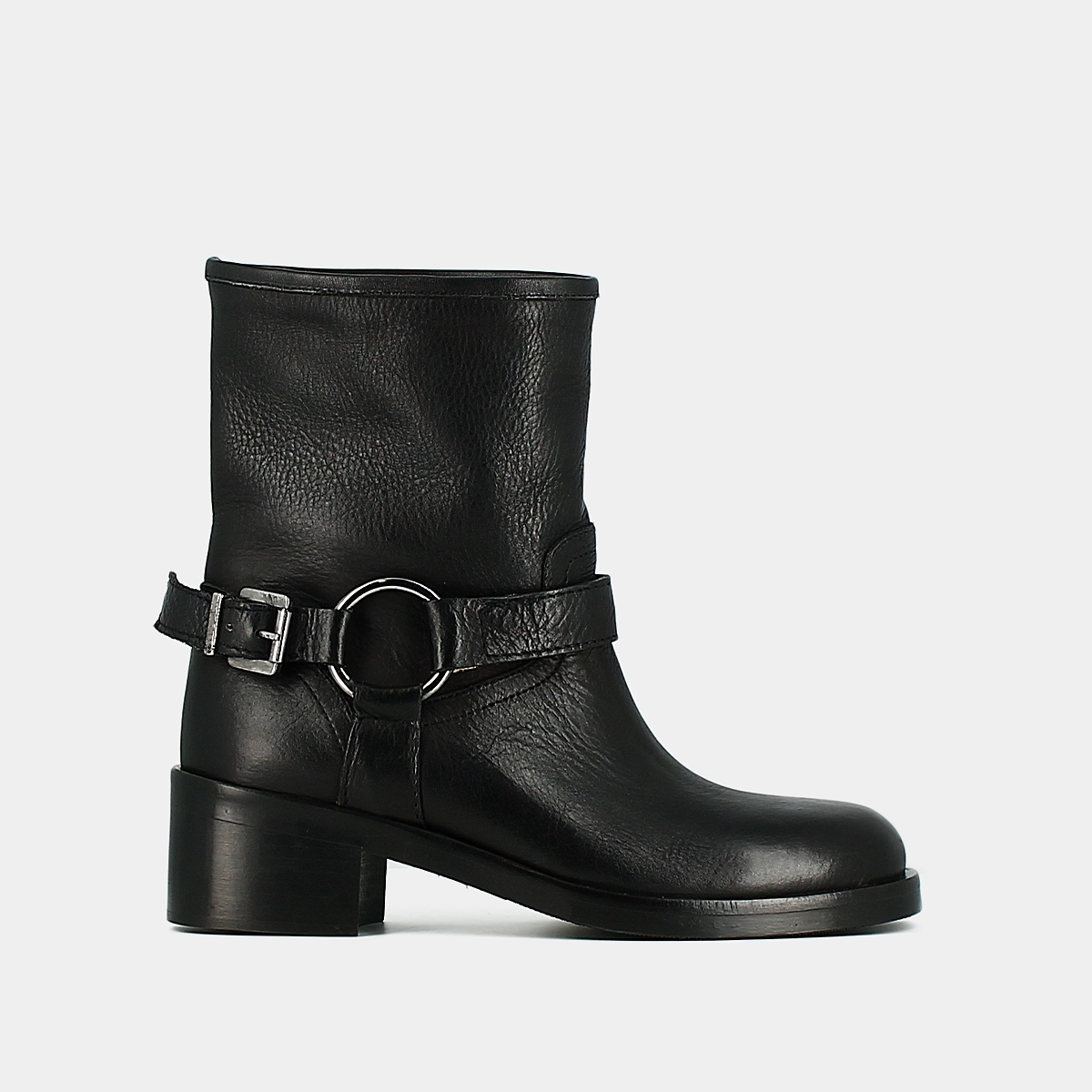 Buckle boots in black grained leather | RIGA