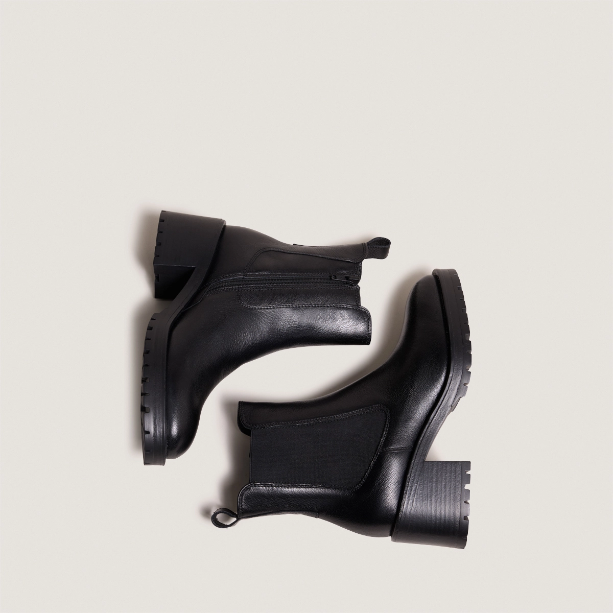 Lowboots with elastic bands in black grained leather | CECILE