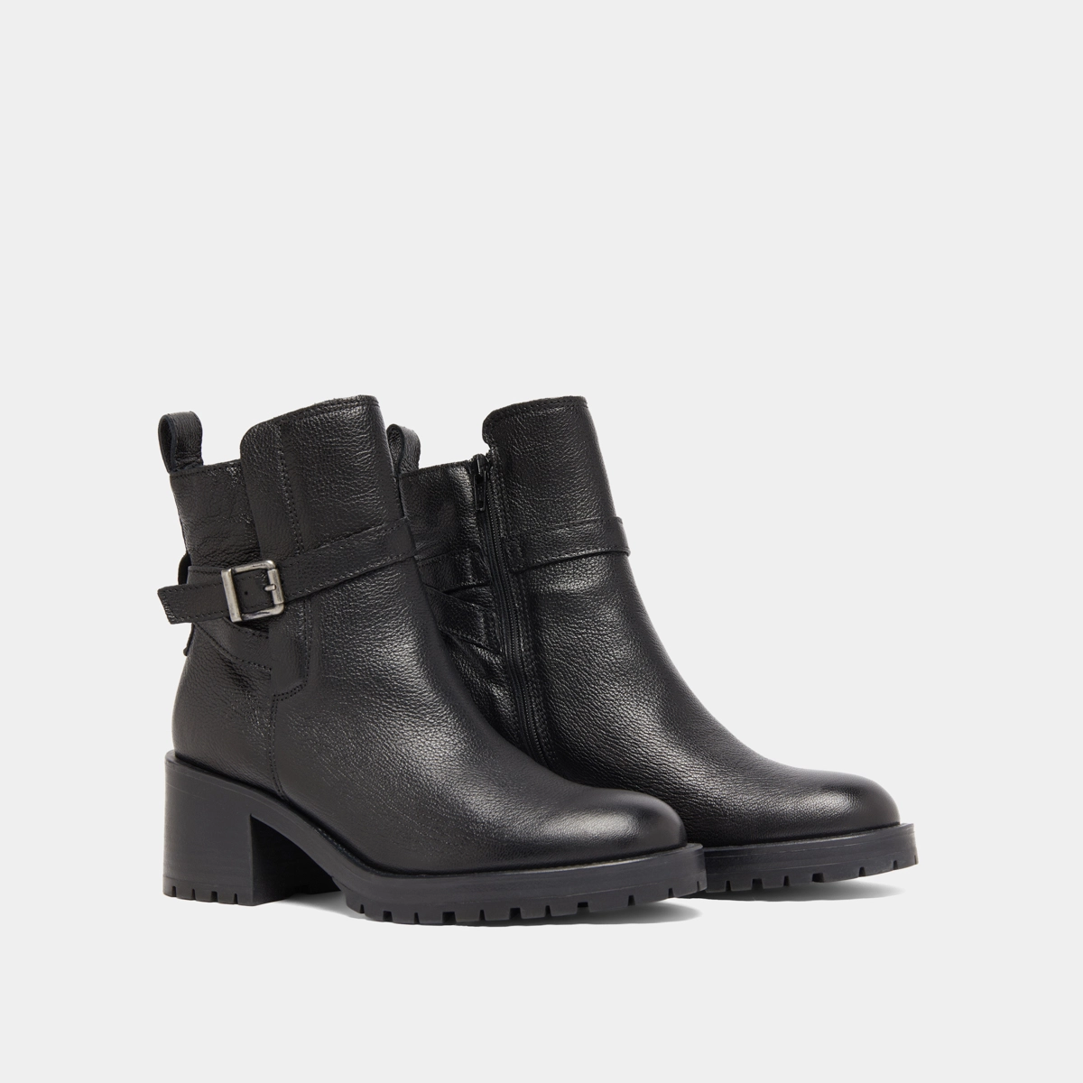 Round-toe buckle boots in black grained leather | CLOVIS