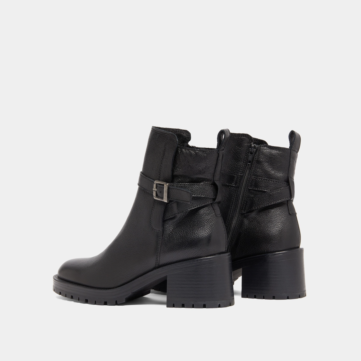 Round-toe buckle boots in black grained leather | CLOVIS