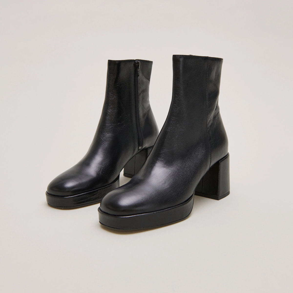 Square-toe boots in black aged leather | VANVES