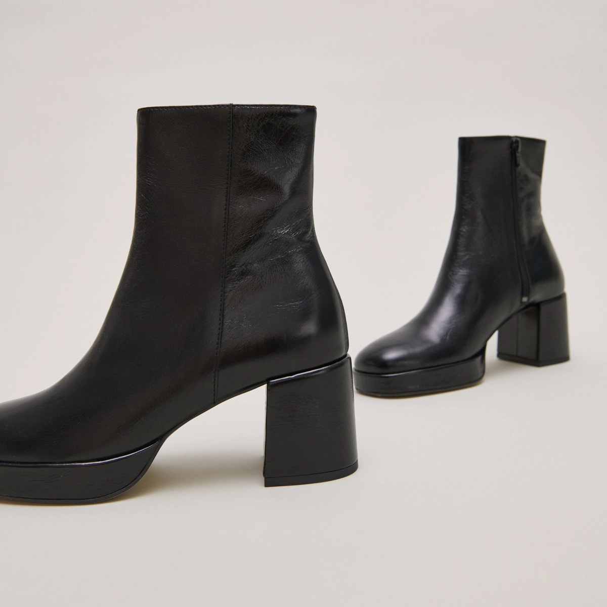 Square-toe boots in black aged leather | VANVES