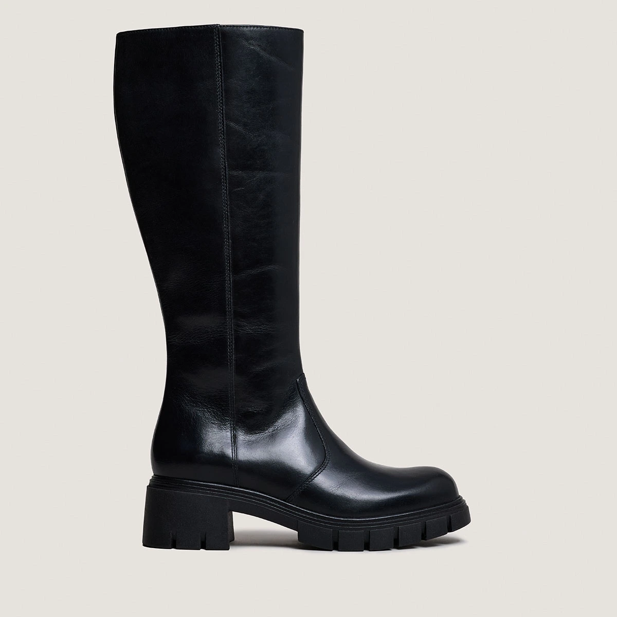 Boots with notched soles in black leather | ANTONIN