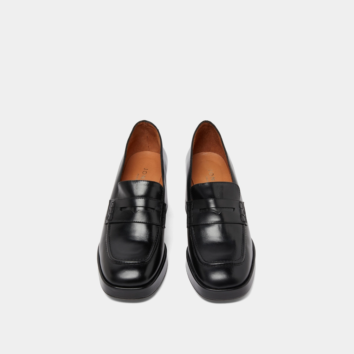 Heeled loafers with rounded tips in black leather | VOLTURA