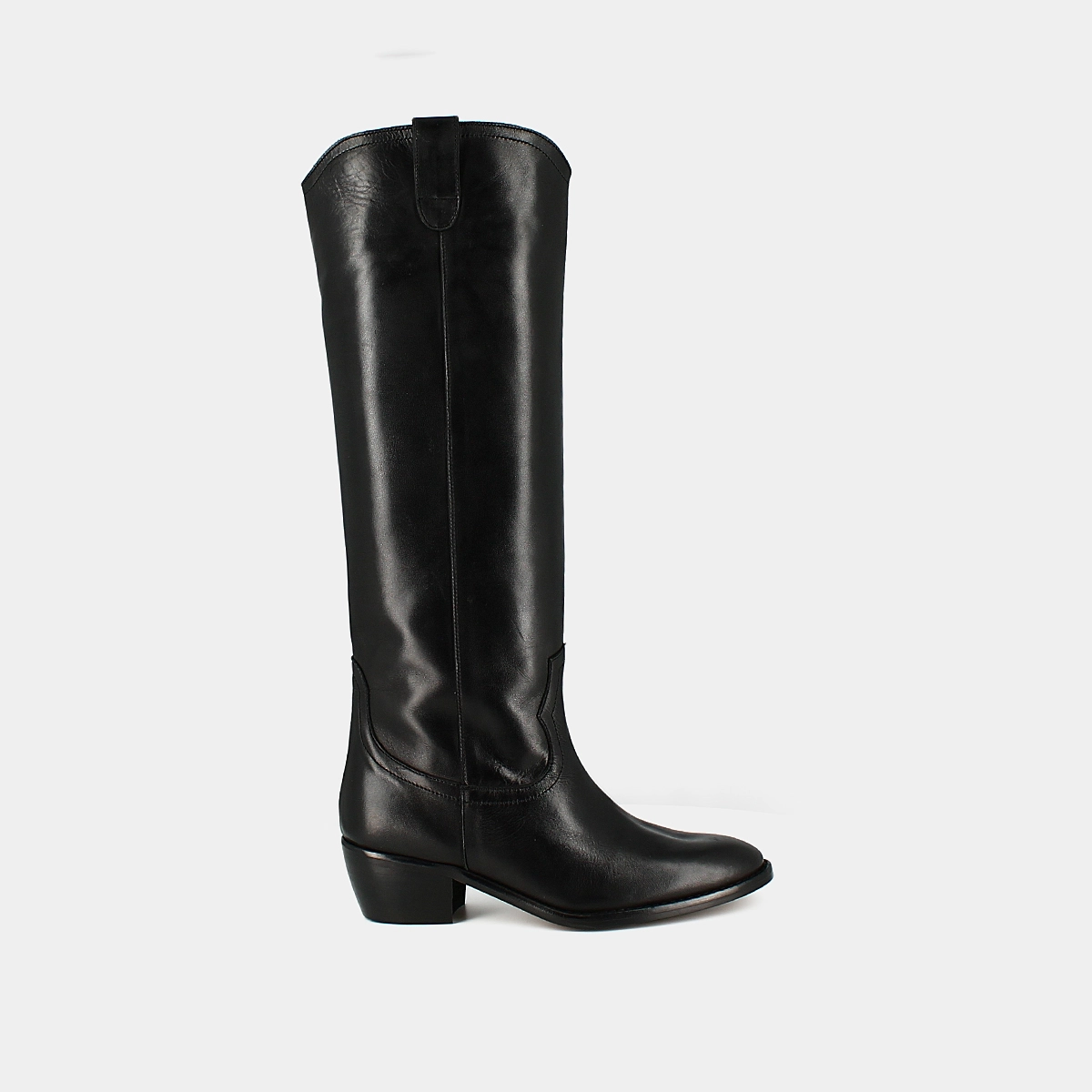 High boots with oval toes in black leather | MANHATTAN