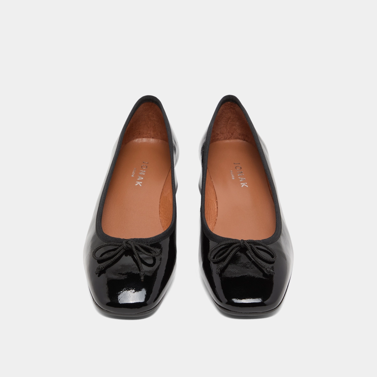 Ballet flats with square toes in black pleated patent | DYBIL
