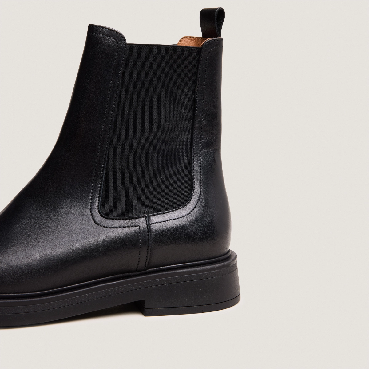Round-toe lowboots in black leather | AGEN