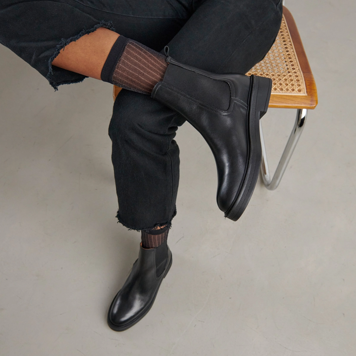 Round-toe lowboots in black leather | AGEN