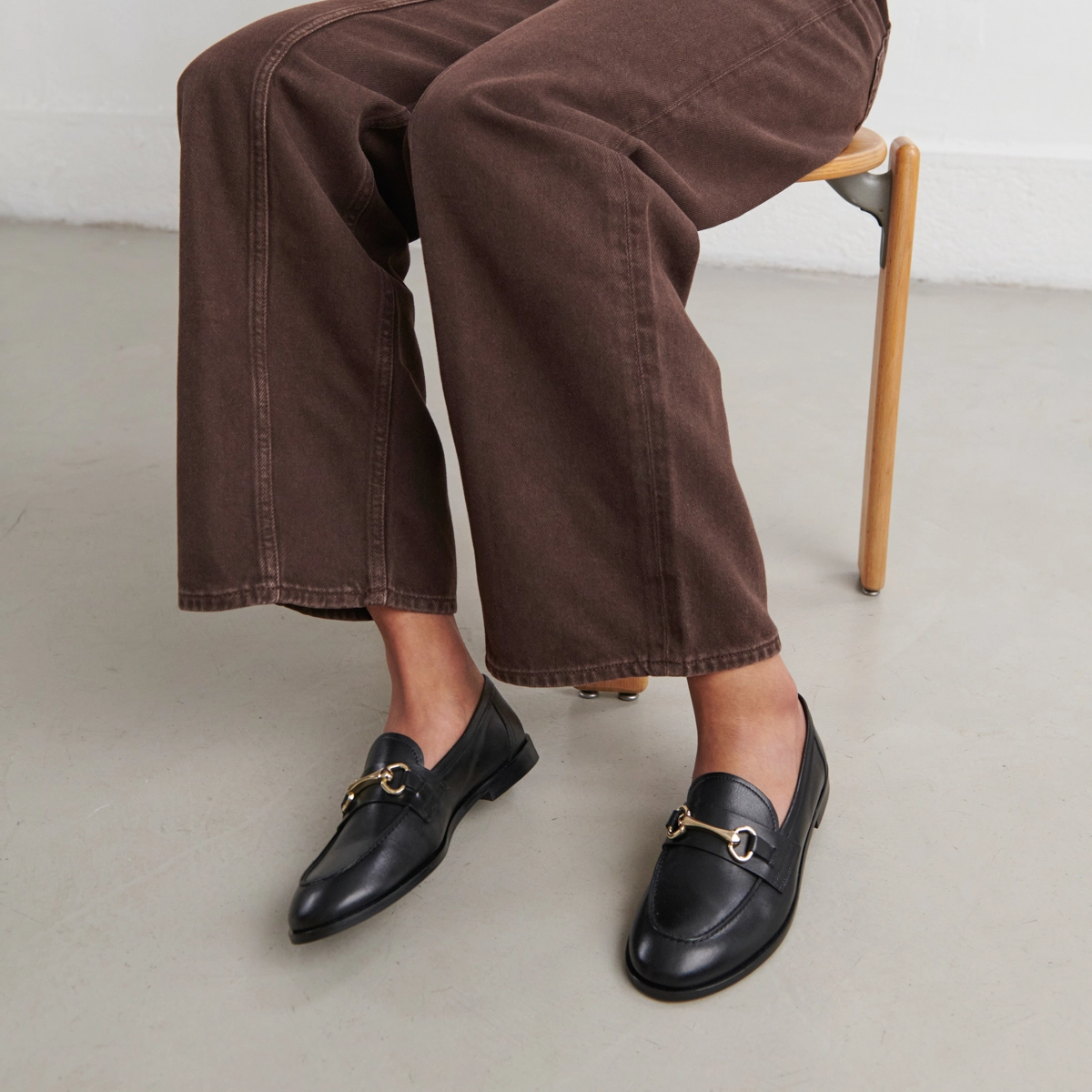 Loafers with gold bits in black leather | DRAGUIGNAN