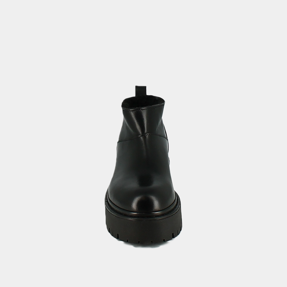 Boots with notched soles in black leather | RADIO