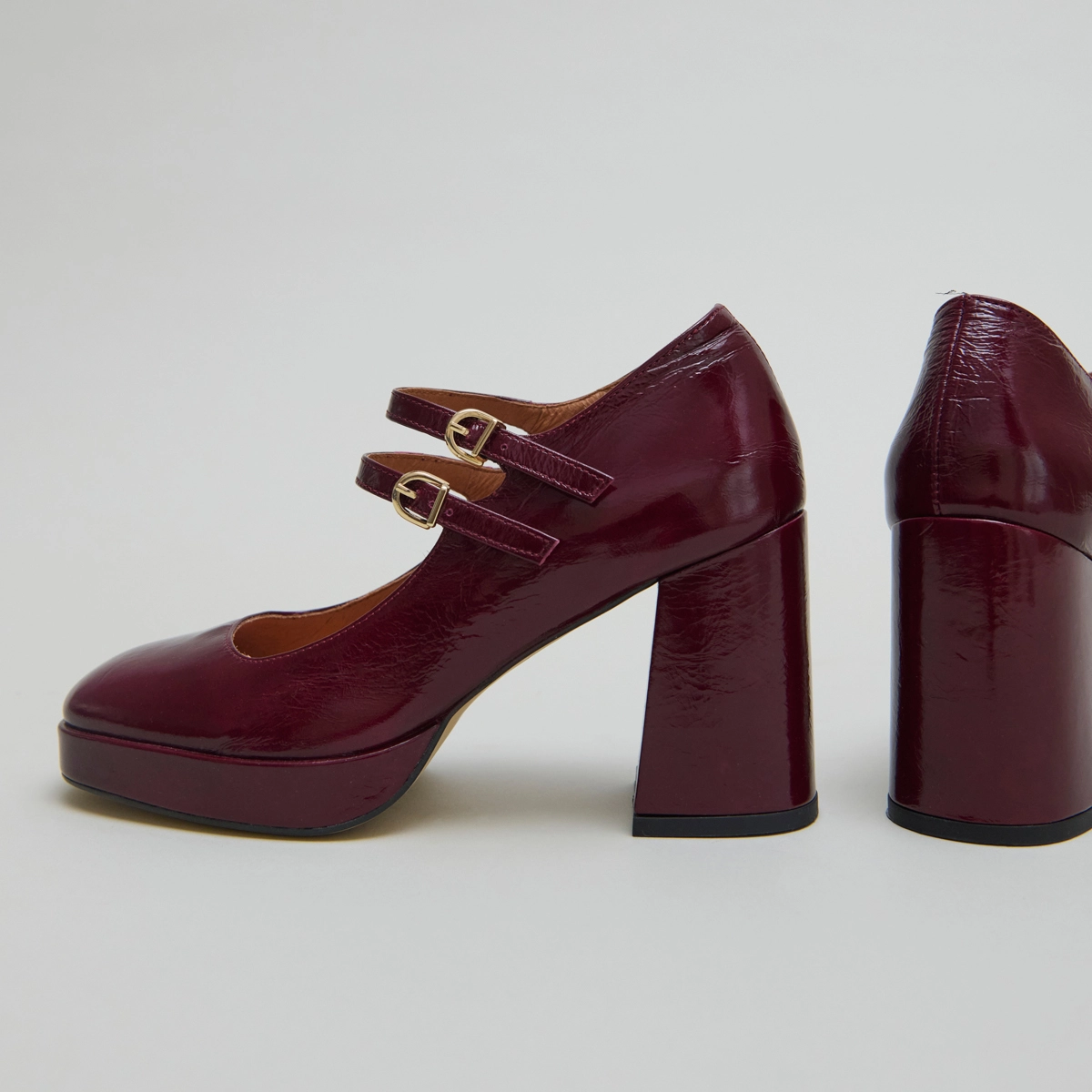 Babies with double straps and platforms in burgundy pleated patent | VERITE