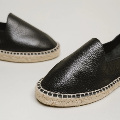 Wedges in black grained leather | max