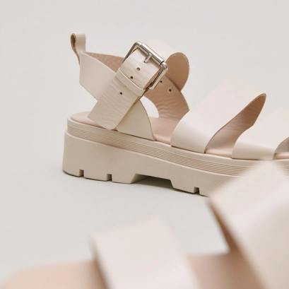 Platform sandals with buckles in ecru leather | PRIAME