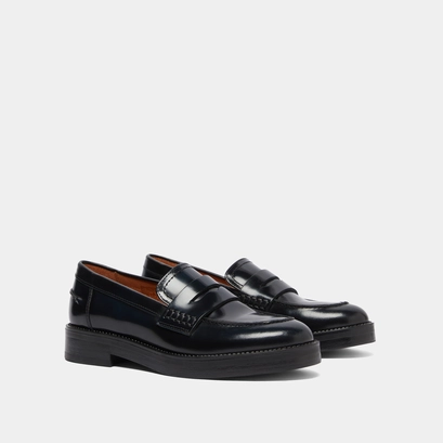 Round-toed loafers blue