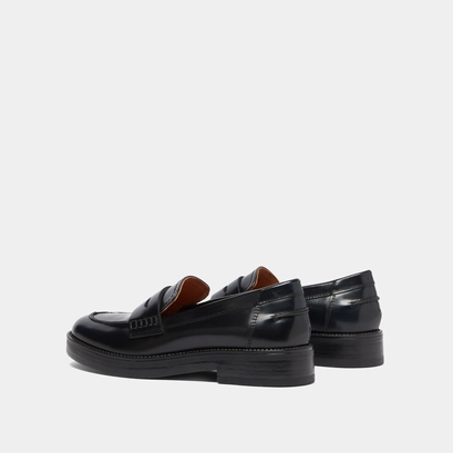 Round-toed loafers blue