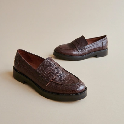 Round-toed loafers in brown reptile leather | mirna