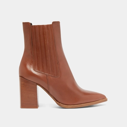 Boots with heels and pointed toes in cognac leather | perline