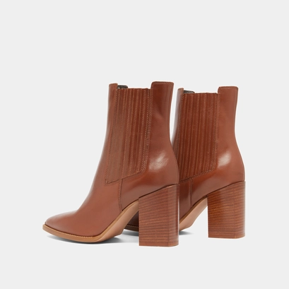 Boots with heels and pointed toes in cognac leather | perline