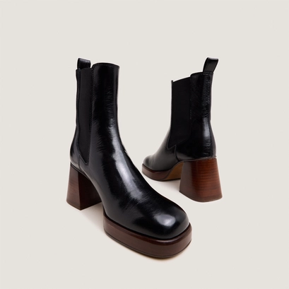 Square toe and elastic boots in black distressed leather | becca