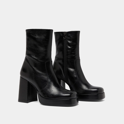Boots with heels and square toes in black aged leather | ben