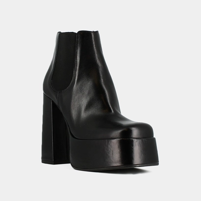 Platform boots with square toe in black leather | bob