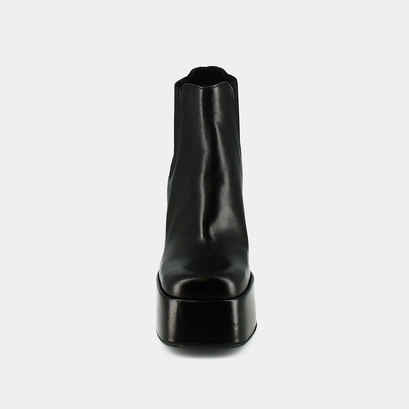 Platform boots with square toe in black leather | bob