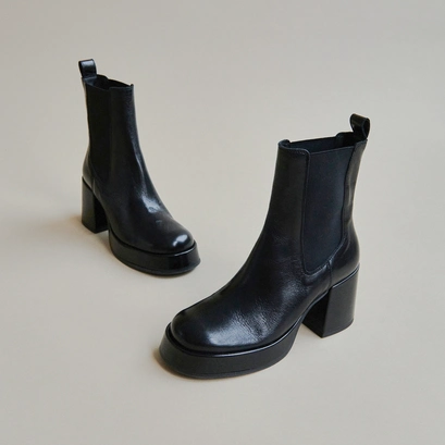 Platform boots with square toes in black aged leather | bradley