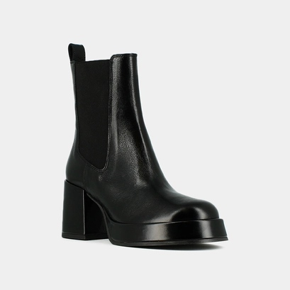 Platform boots with square toes in black aged leather | bradley