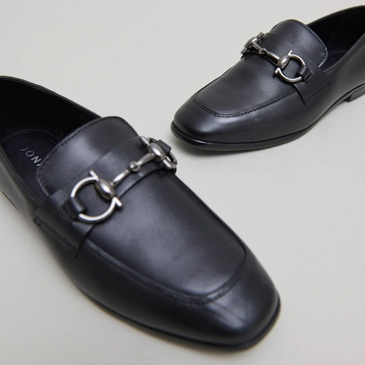 Loafers with square bits and boxes in black leather | amelle