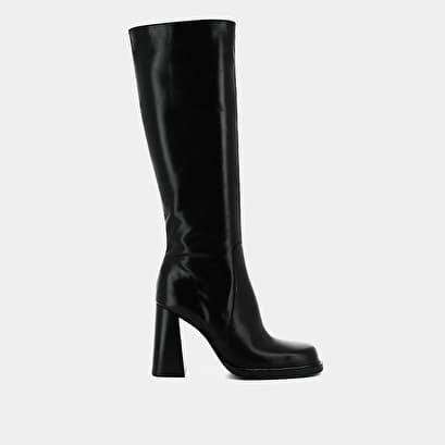 Heeled boots in black leather | Jonak