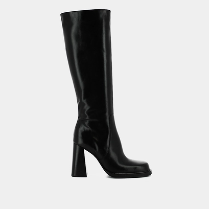 Boots with heels and square toes in black leather | bertrand