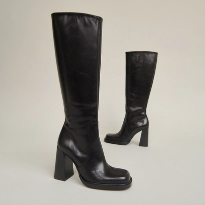 Boots with heels and square toes in black leather | bertrand