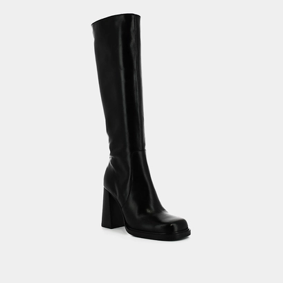 Boots with heels and square toes in black leather | bertrand