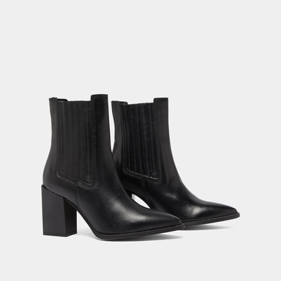 Ankle boots with heels and pointed toes in black leather | perline