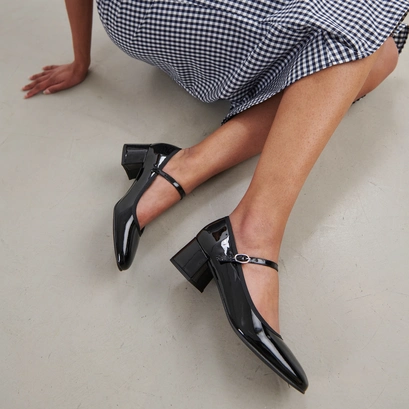 Heeled slippers in black patent leather | dalmatie
