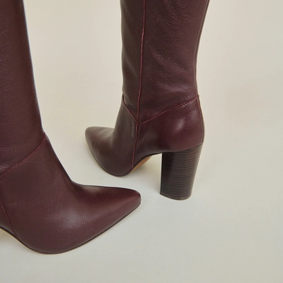 High boots with heels and pointed toes in burgundy leather | bethany