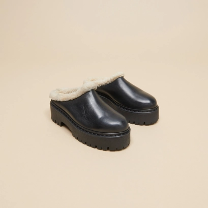Round-toed mules with notched soles in black leather | raya