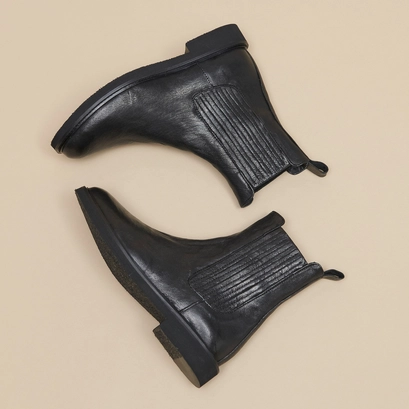 Chelsea boots in black aged leather | rick