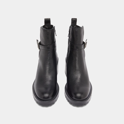 Round-toe buckle boots black