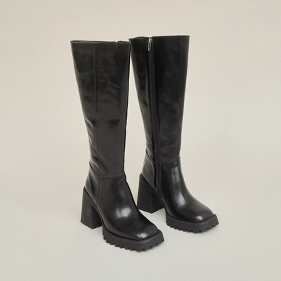 High boots with notched soles and square toes in black leather | GENE