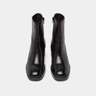 Square-toe boots in black aged leather | vanves