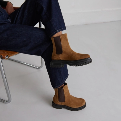 Boots with notched and elastic soles cognac