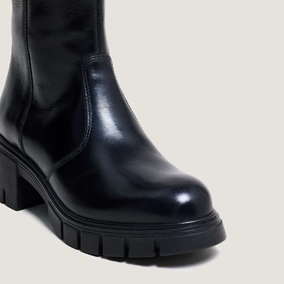 Boots with notched soles in black leather | antonin