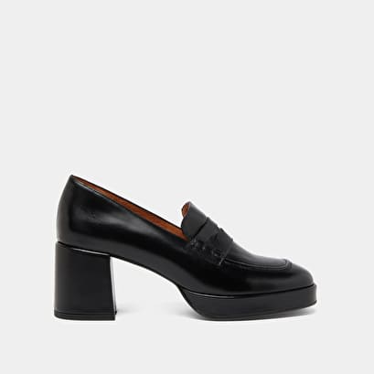 Square-toe loafers with gold detailing in black glossy leather | Jonak